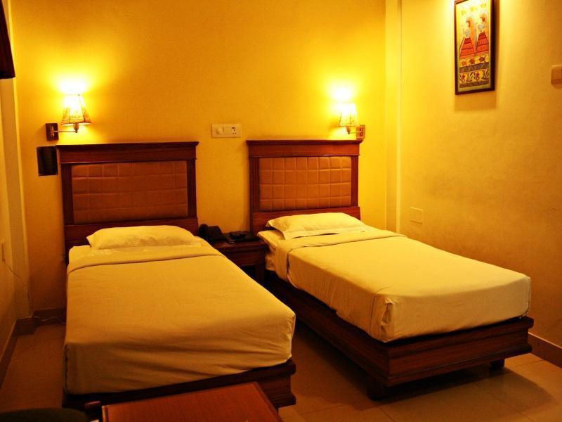 Hotel Pooja Palace New Delhi Extérieur photo