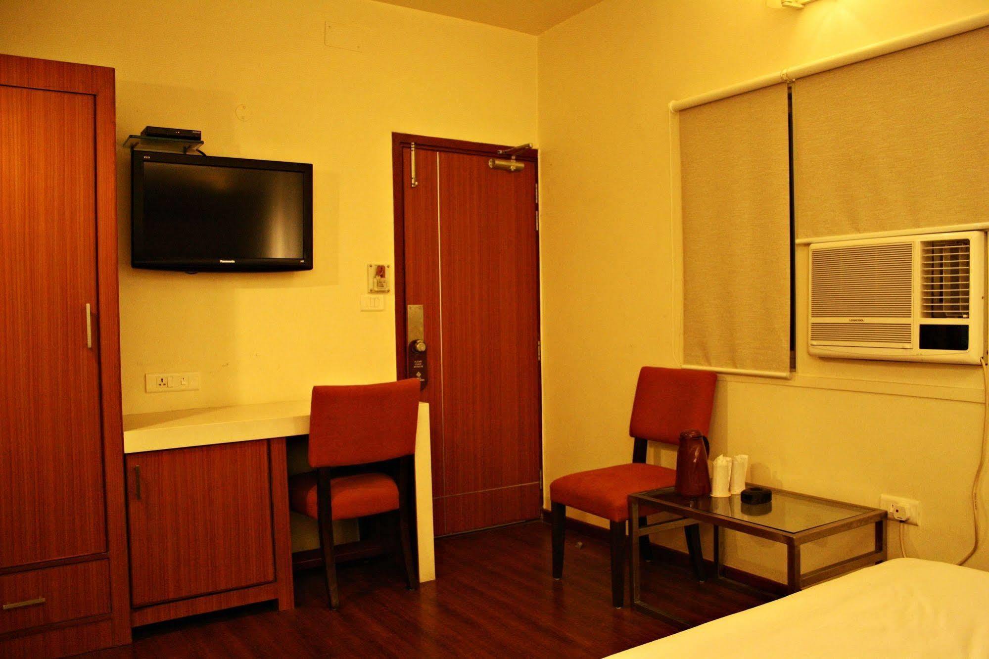 Hotel Pooja Palace New Delhi Extérieur photo