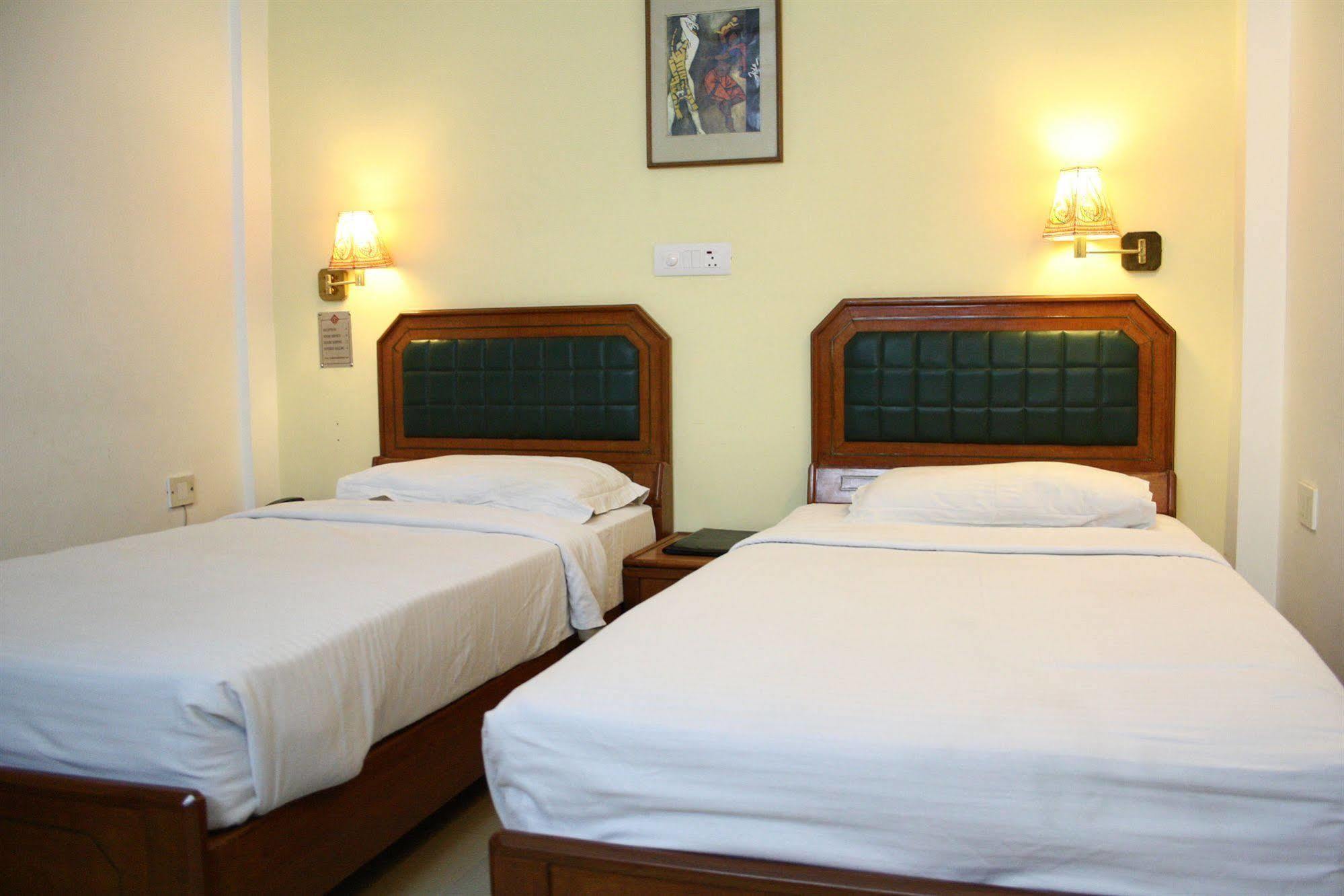 Hotel Pooja Palace New Delhi Extérieur photo