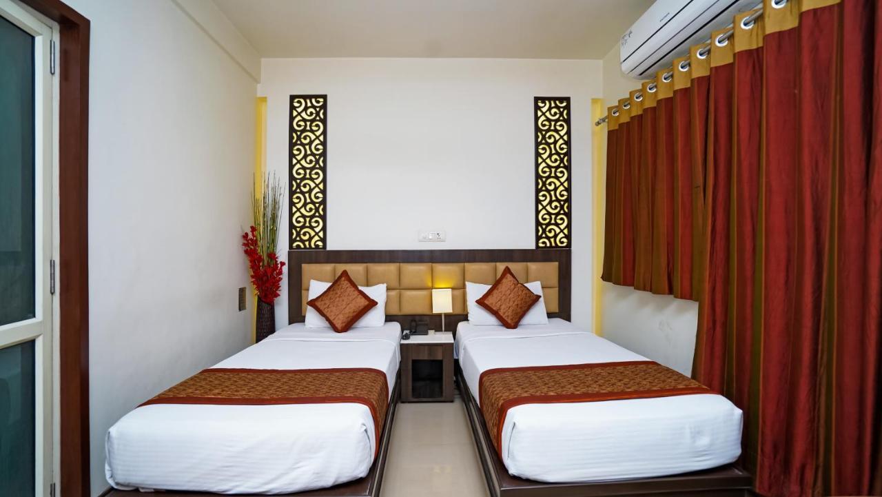 Hotel Pooja Palace New Delhi Extérieur photo
